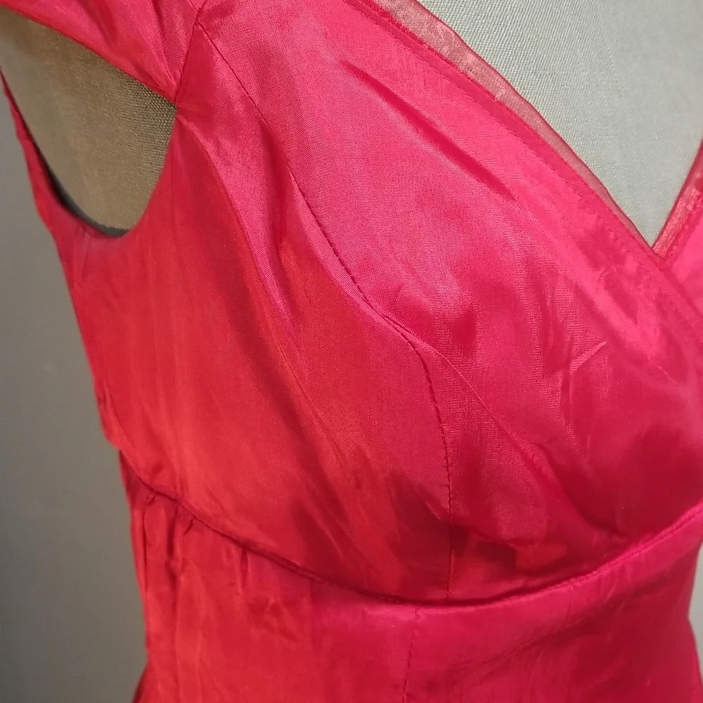 Organza Shimmering red dress approximate size 6 - Picture 17 of 17